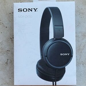 Sony black wire headphone MDR-ZX110